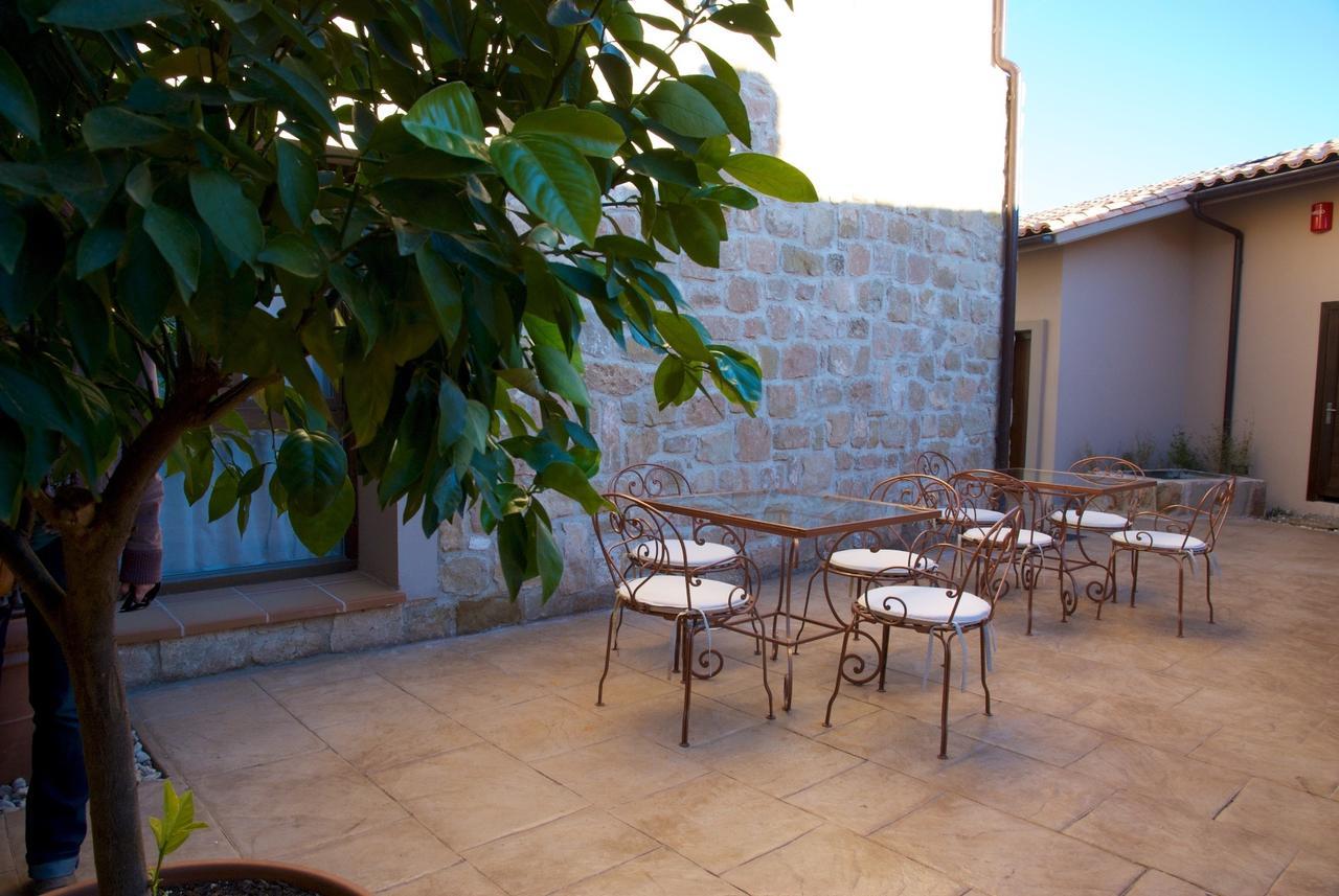 Hotel Villa Monter Alcañiz Buitenkant foto