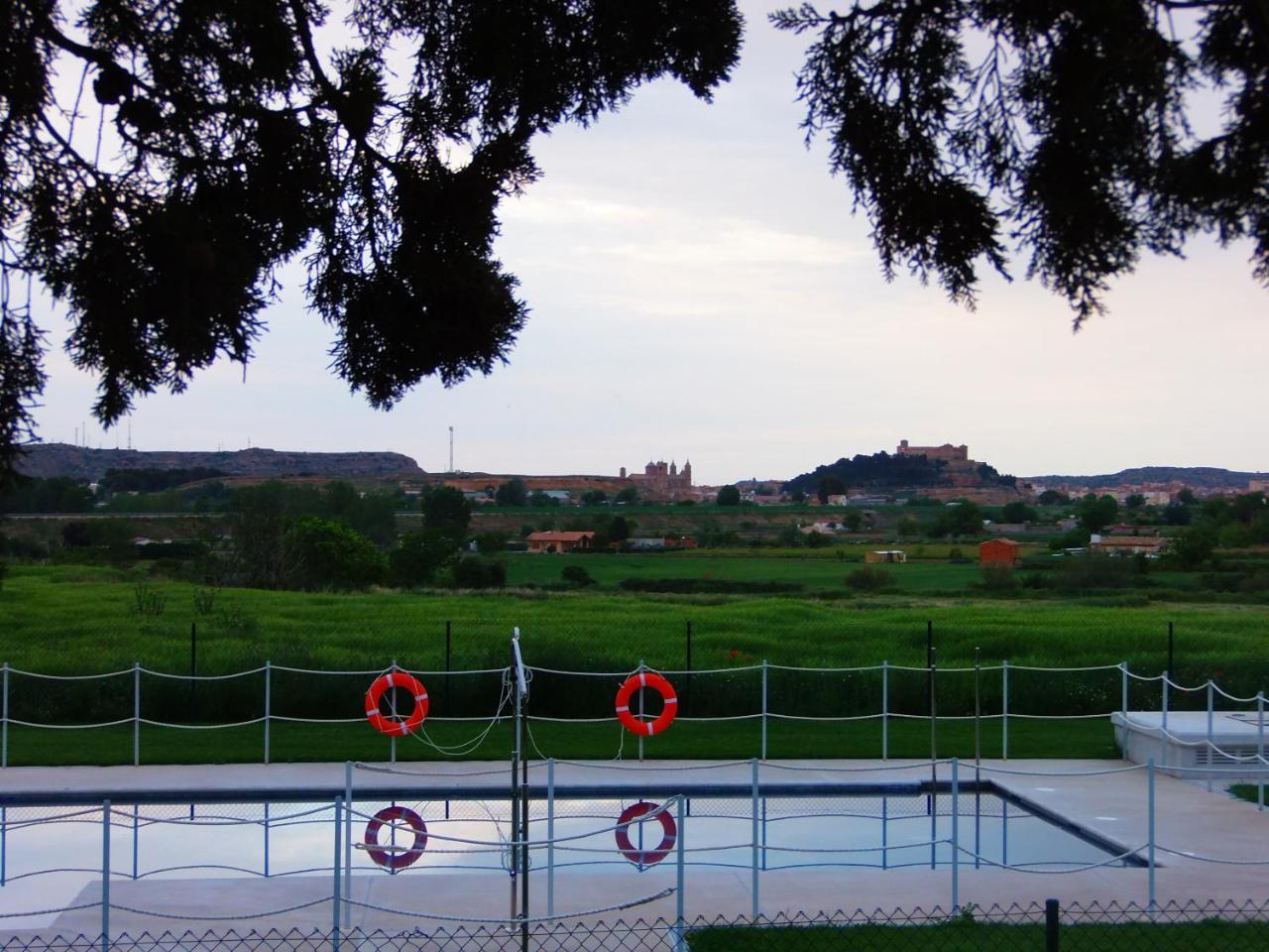 Hotel Villa Monter Alcañiz Buitenkant foto