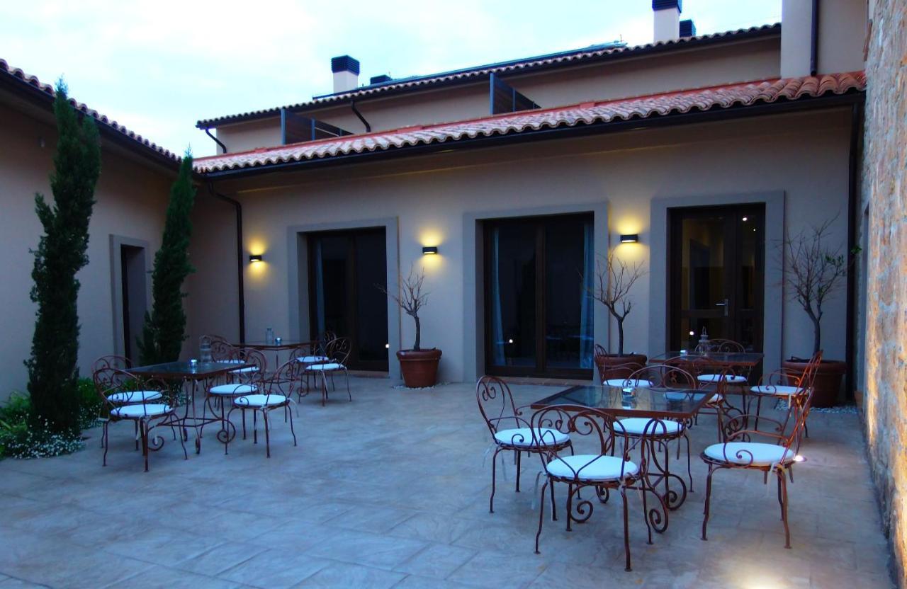 Hotel Villa Monter Alcañiz Buitenkant foto
